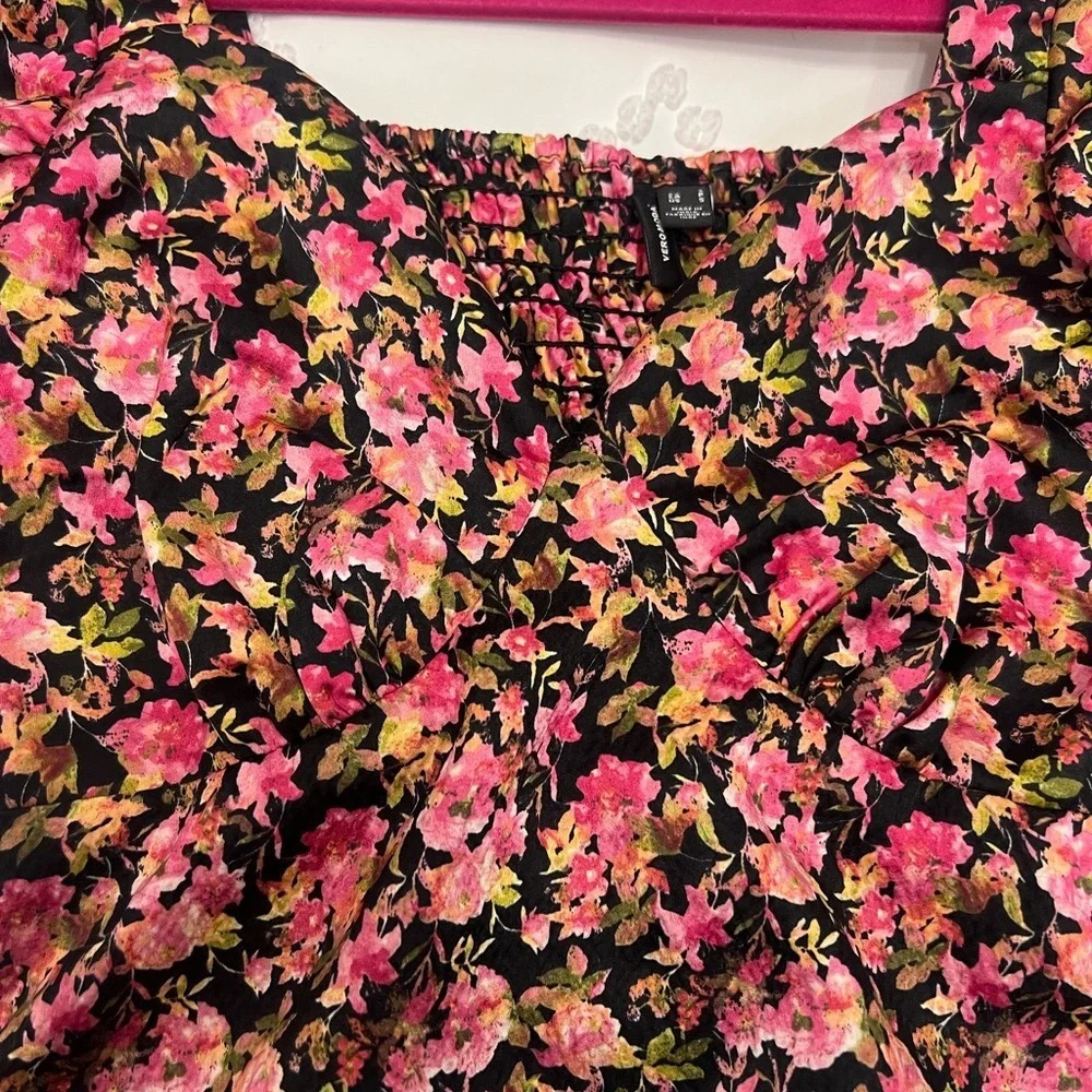 ❌SOLD ❌
💐Vero Moda floral cropped blouse - Picture 6 of 6